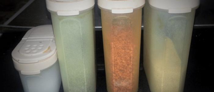 Mybusyretiredlife.com homemade pizza sauce Salt black pepper red pepper flakes granular garlic spices