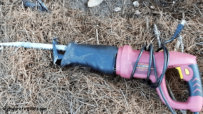 Reciprocating Saw With Pruning Blade